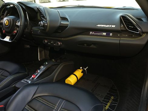 Used 2018 Ferrari 488 GTB Base image 20