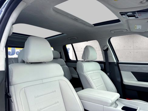 Used 2025 Hyundai Santa Fe Calligraphy AWD/4WD image 7