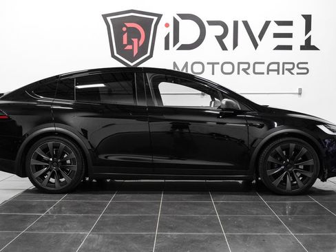 Used 2022 Tesla Model X Plaid image 11