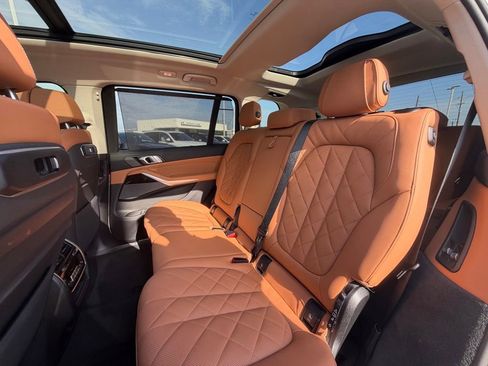 Certified 2025 BMW X7 xDrive40i w/ Premium Package AWD/4WD image 23