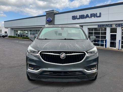 Used 2018 Buick Enclave Essence image 2