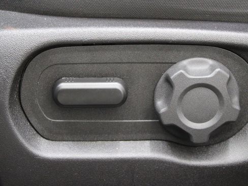 Used 2018 Ford Taurus SEL FWD image 15
