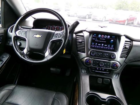 Used 2018 Chevrolet Suburban LT image 35