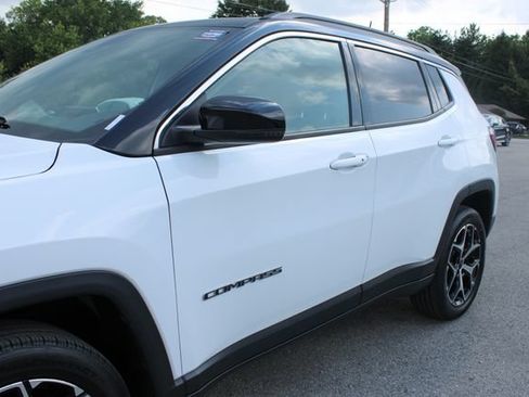 Used 2025 Jeep Compass Limited AWD/4WD image 44