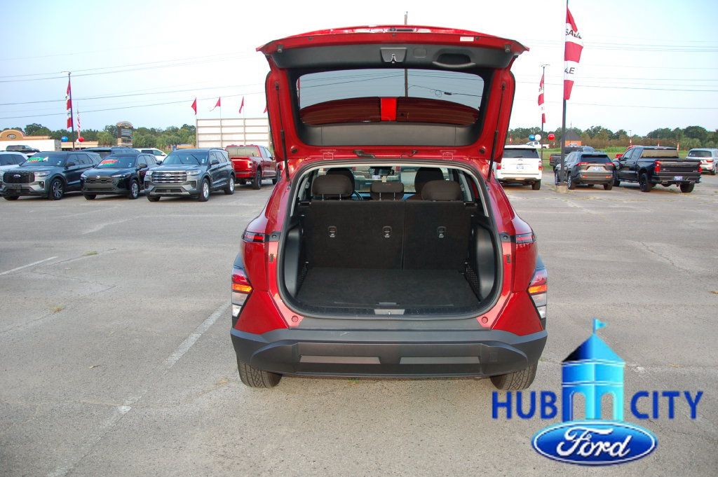 Used 2025 Hyundai Kona SEL FWD image 22