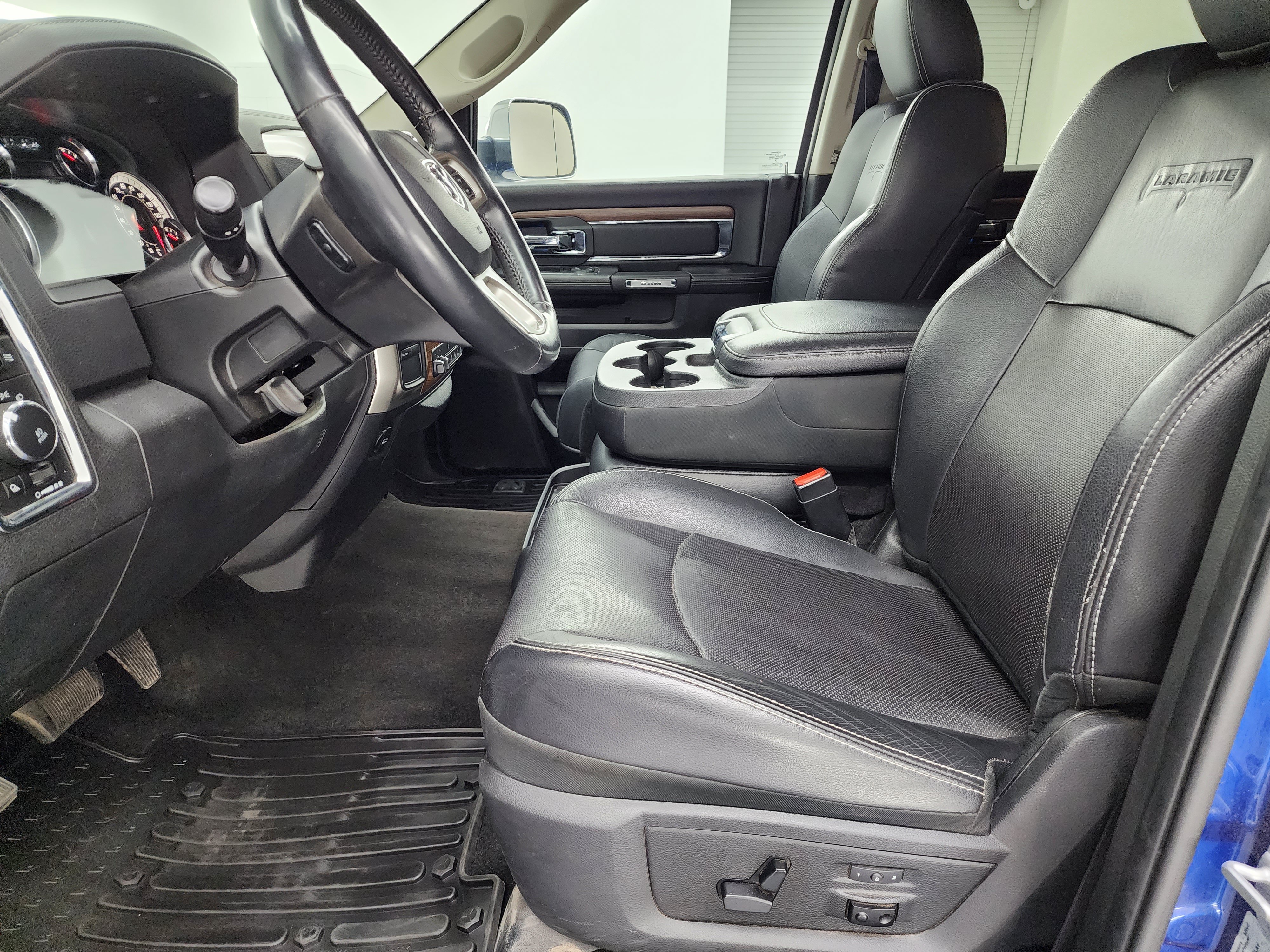 Used 2017 RAM 2500 Laramie AWD/4WD image 8