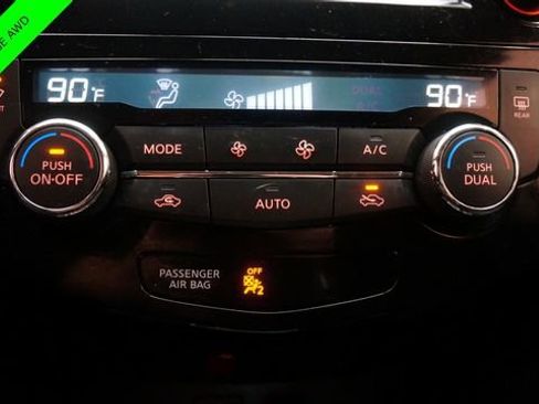 Used 2017 Nissan Rogue SV w/ SV Premium Package image 18