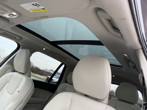 Used 2019 Volvo XC90 T6 Momentum w/ Advanced Package image 16