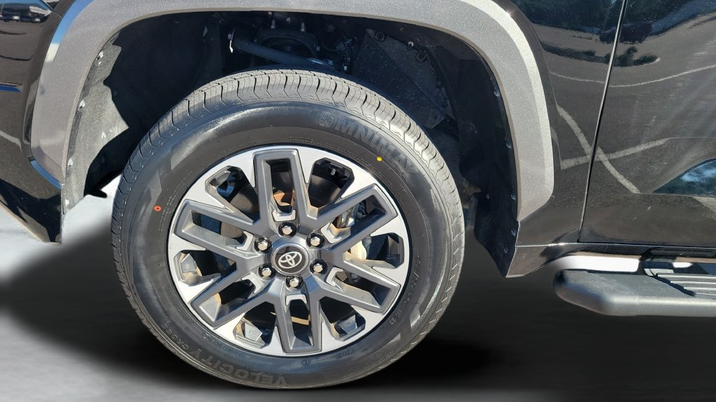 Used 2025 Toyota Tundra Limited AWD/4WD image 25