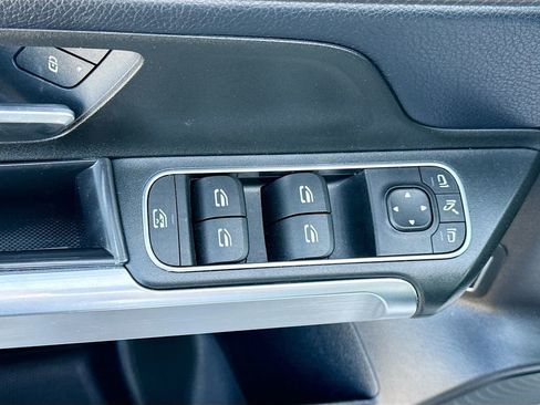 Used 2020 Mercedes-Benz GLB 250 GLB 250 w/ Premium Package image 19