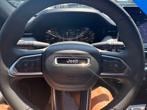 Used 2024 Jeep Compass Latitude AWD/4WD image 19