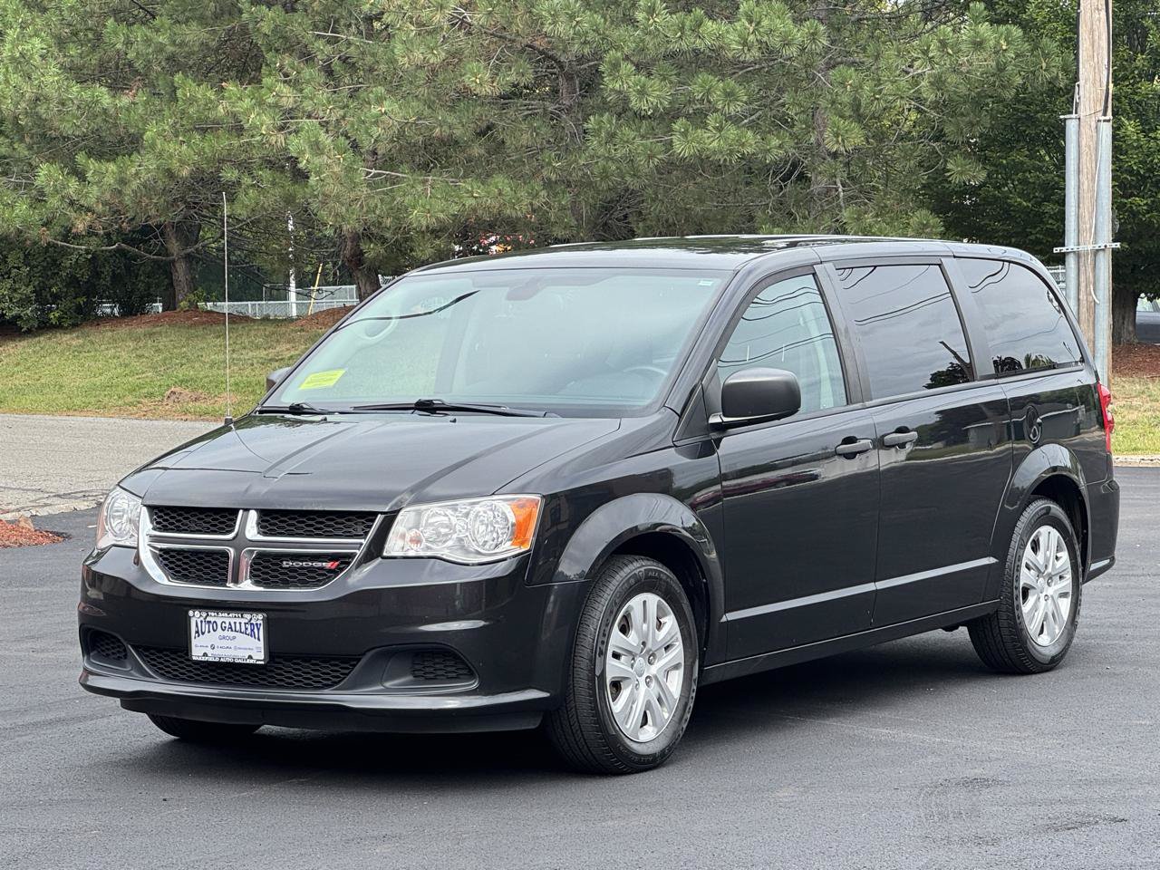 Used 2019 Dodge Grand Caravan SE FWD image 3