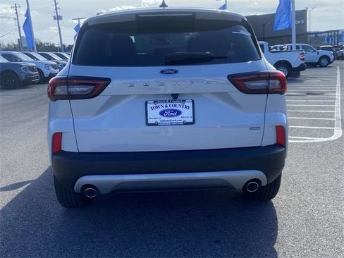 New 2026 Ford Escape SE image 3