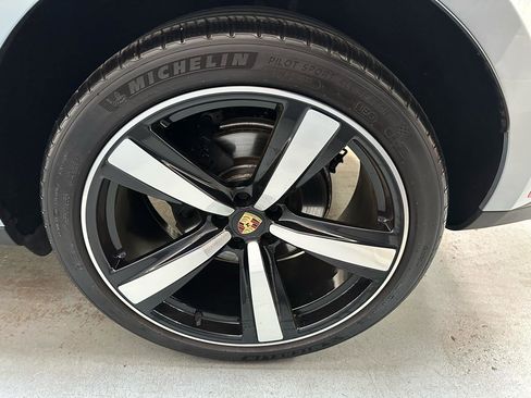 Used 2023 Porsche Macan image 24