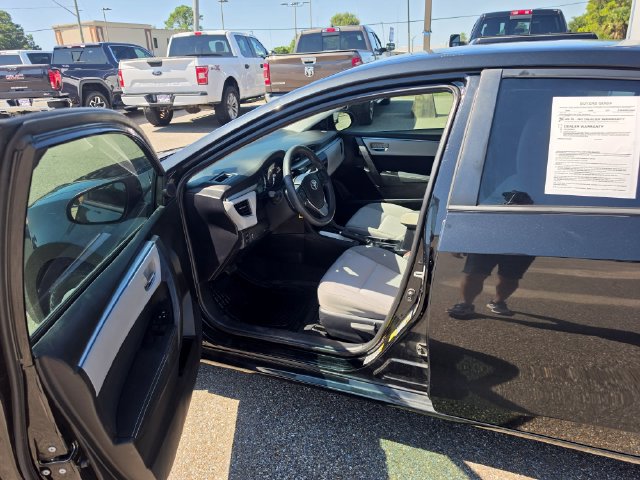 Used 2015 Toyota Corolla LE FWD image 16