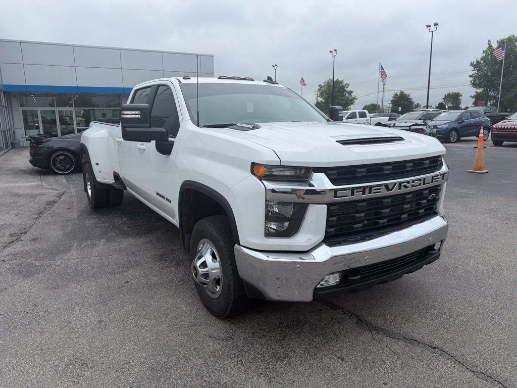 Used 2020 Chevrolet Silverado 3500 LT w/ All Star Edition AWD/4WD image 2