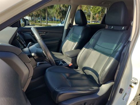 Used 2017 Nissan Rogue SL image 17