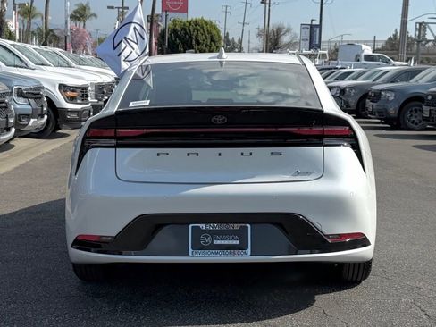 Used 2025 Toyota Prius XLE image 7