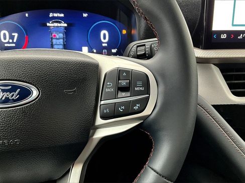 Certified 2025 Ford Explorer Active image 18