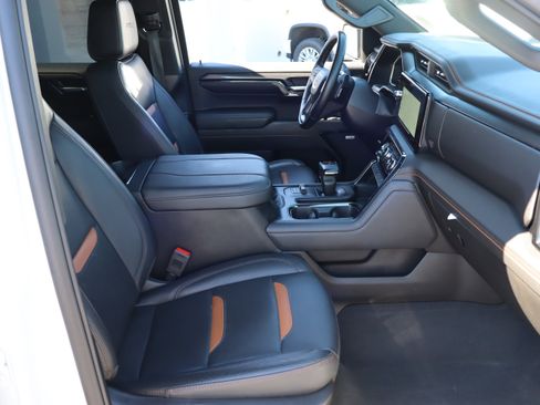 Used 2024 GMC Sierra 1500 AT4 w/ AT4 Premium Package AWD/4WD image 38
