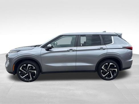 Used 2022 Mitsubishi Outlander SE FWD image 2