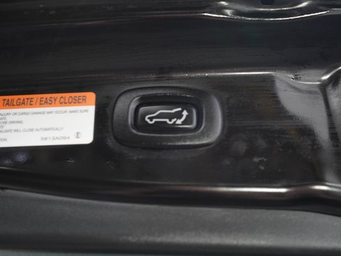 Used 2022 Mitsubishi Outlander 4WD Plug-In Hybrid image 11