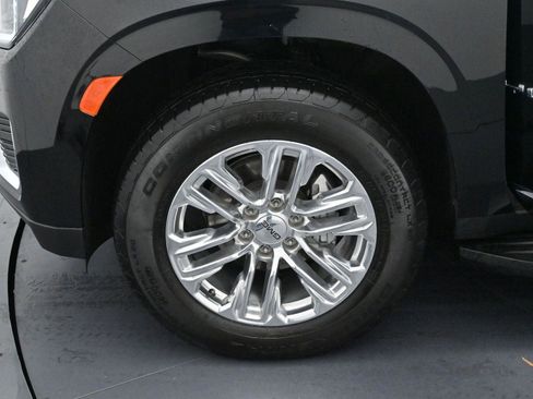 Used 2024 GMC Yukon XL SLT w/ SLT Luxury Package image 33