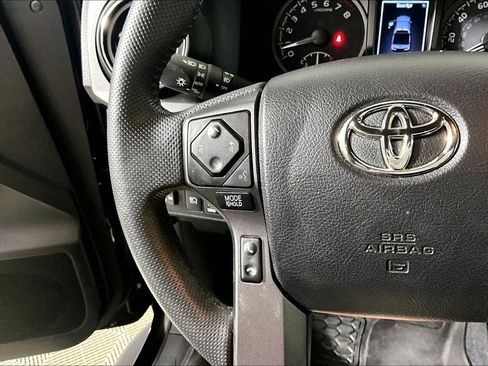 Used 2022 Toyota Tacoma TRD Off-Road image 14