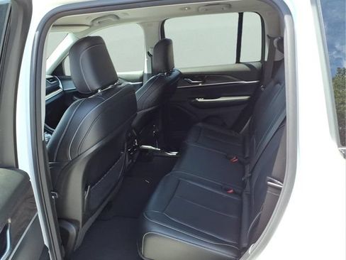 Used 2023 Jeep Grand Cherokee Limited AWD/4WD image 8