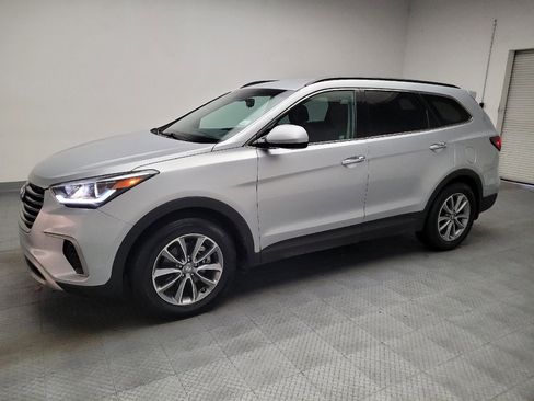 Used 2018 Hyundai Santa Fe SE FWD image 2