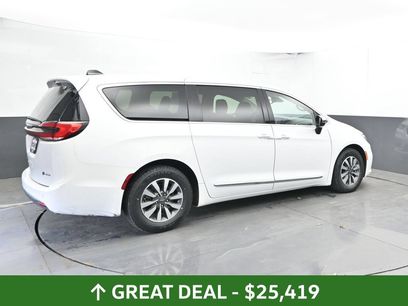 Used 2023 Chrysler Pacifica Limited