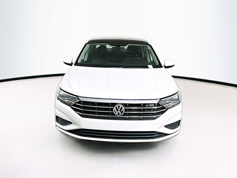 Used 2019 Volkswagen Jetta SE image 2