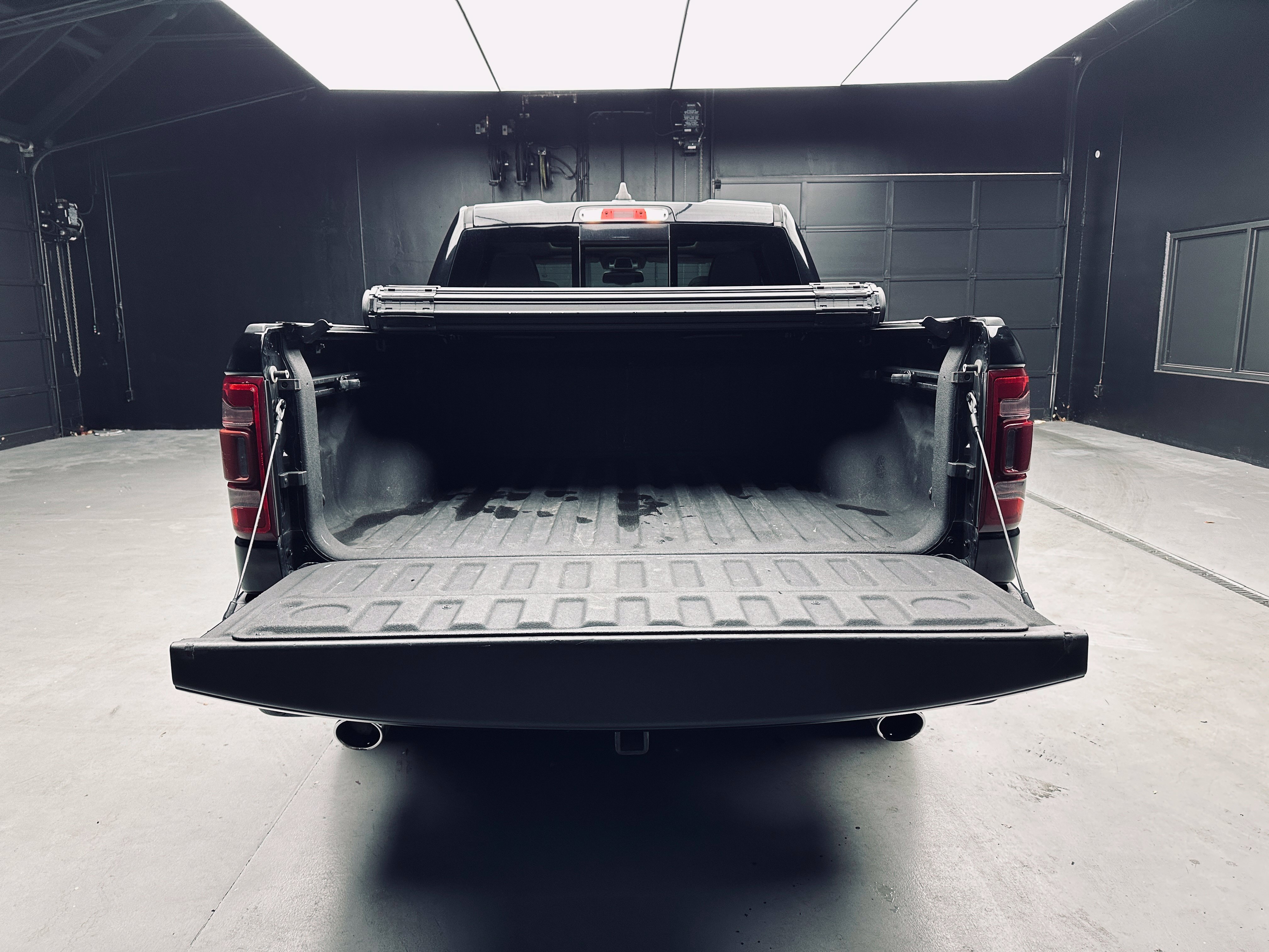 Used 2019 RAM 1500 Laramie AWD/4WD image 35