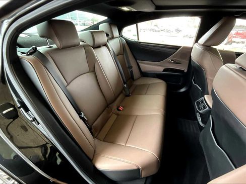 Used 2024 Lexus ES 350 w/ Premium Package image 18