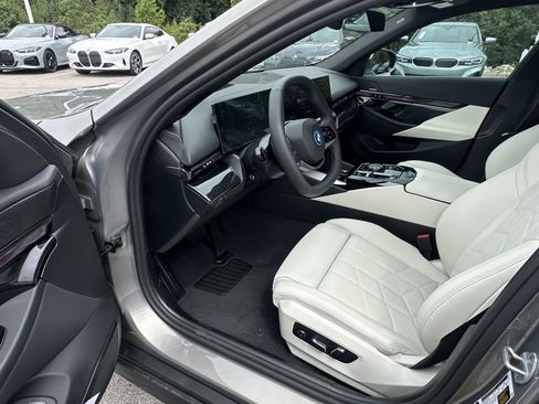 Used 2026 BMW i5 eDrive40 AWD/4WD image 12