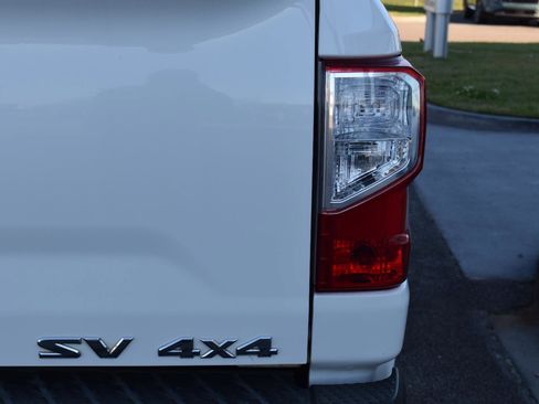 Used 2021 Nissan Titan SV w/ SV Convenience Package image 14