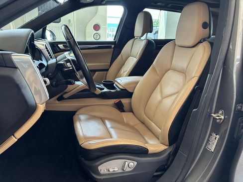 Used 2018 Porsche Cayenne S w/ Premium Package Plus AWD/4WD image 10