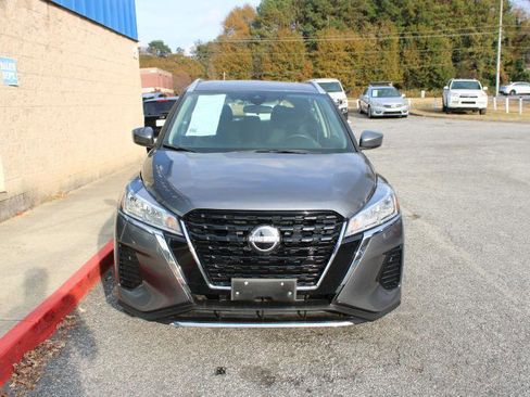 Used 2022 Nissan Kicks SV FWD image 2