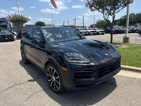 Used 2024 Porsche Cayenne AWD/4WD image 4