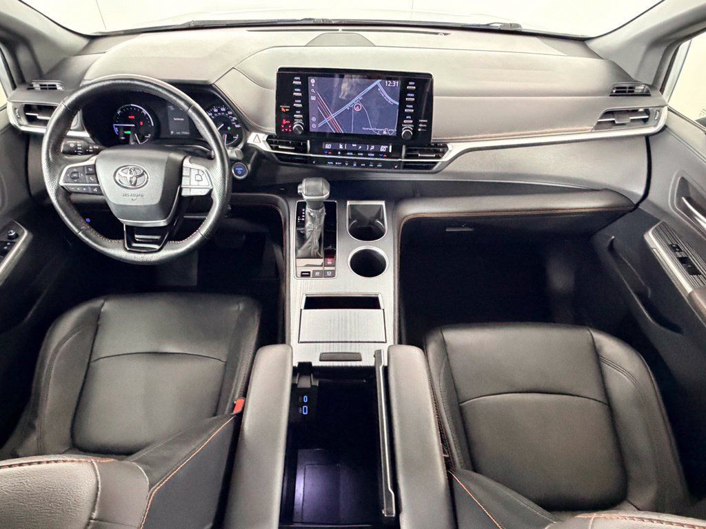 Used 2021 Toyota Sienna XSE FWD image 23
