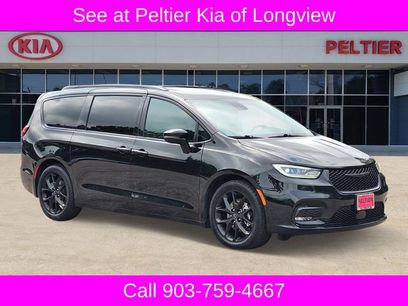 Used 2025 Chrysler Pacifica Limited