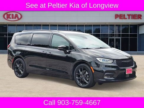 Used 2025 Chrysler Pacifica Limited FWD image 1