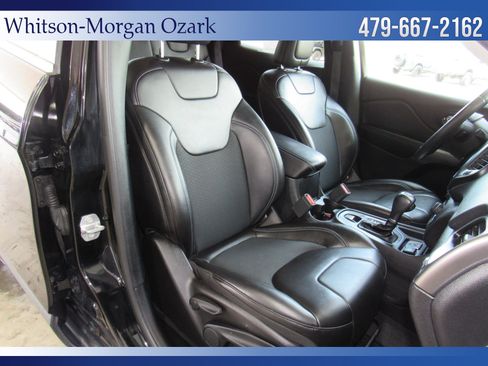 Used 2019 Jeep Cherokee Latitude Plus FWD image 30