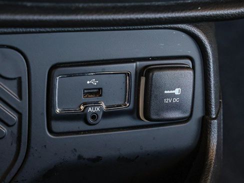 Used 2017 Jeep Renegade Latitude FWD image 17
