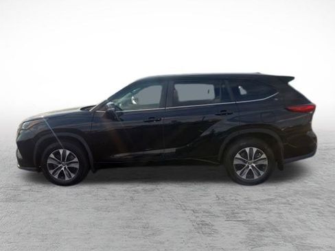 Used 2023 Toyota Highlander XLE image 9