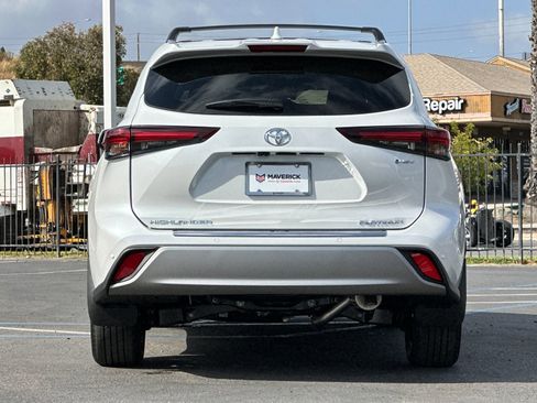 New 2026 Toyota Highlander Platinum AWD/4WD image 4