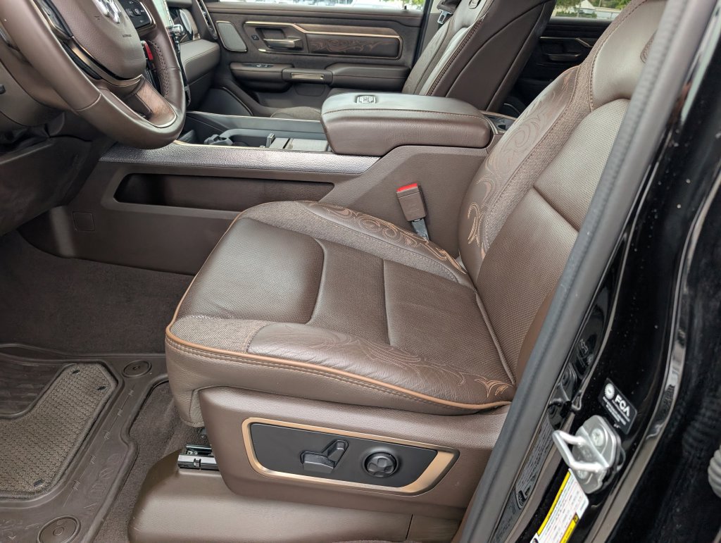 Used 2025 RAM 1500 Limited AWD/4WD image 13