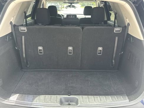 Used 2025 Nissan Pathfinder SV FWD image 11