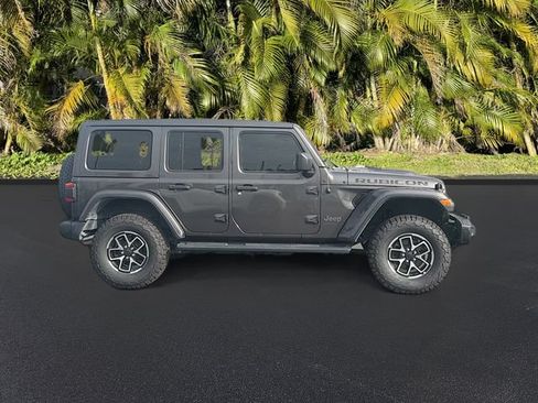 Used 2019 Jeep Wrangler Unlimited Rubicon AWD/4WD image 3