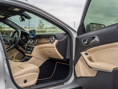 Used 2019 Mercedes-Benz GLA 250 image 13